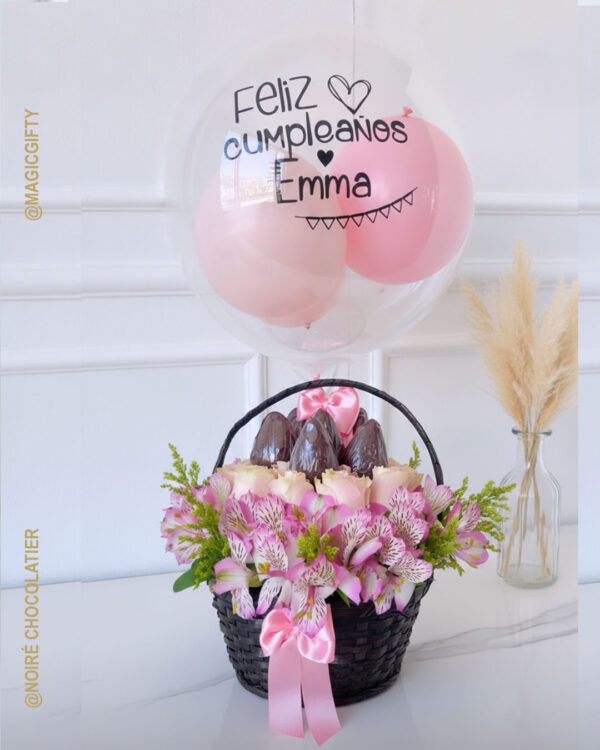 Canasta Emma Fresas Flores y Globo Personalizado