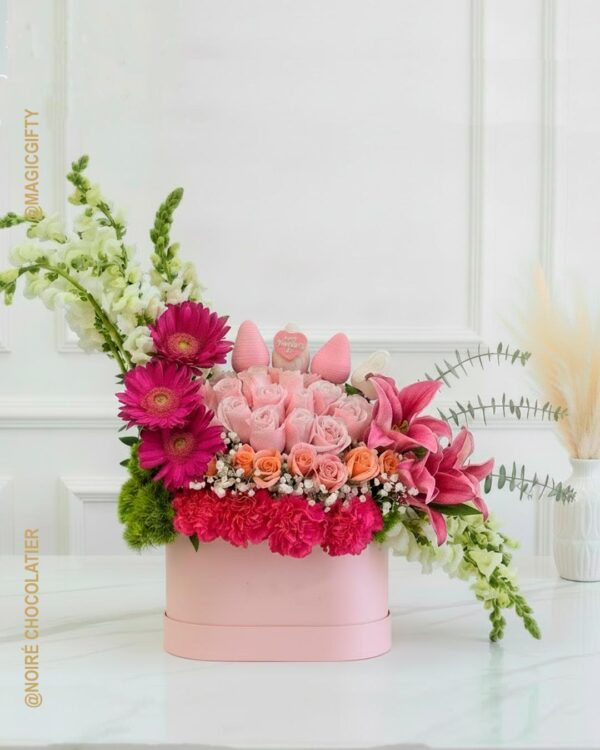 arreglo floral con fresas Quito
