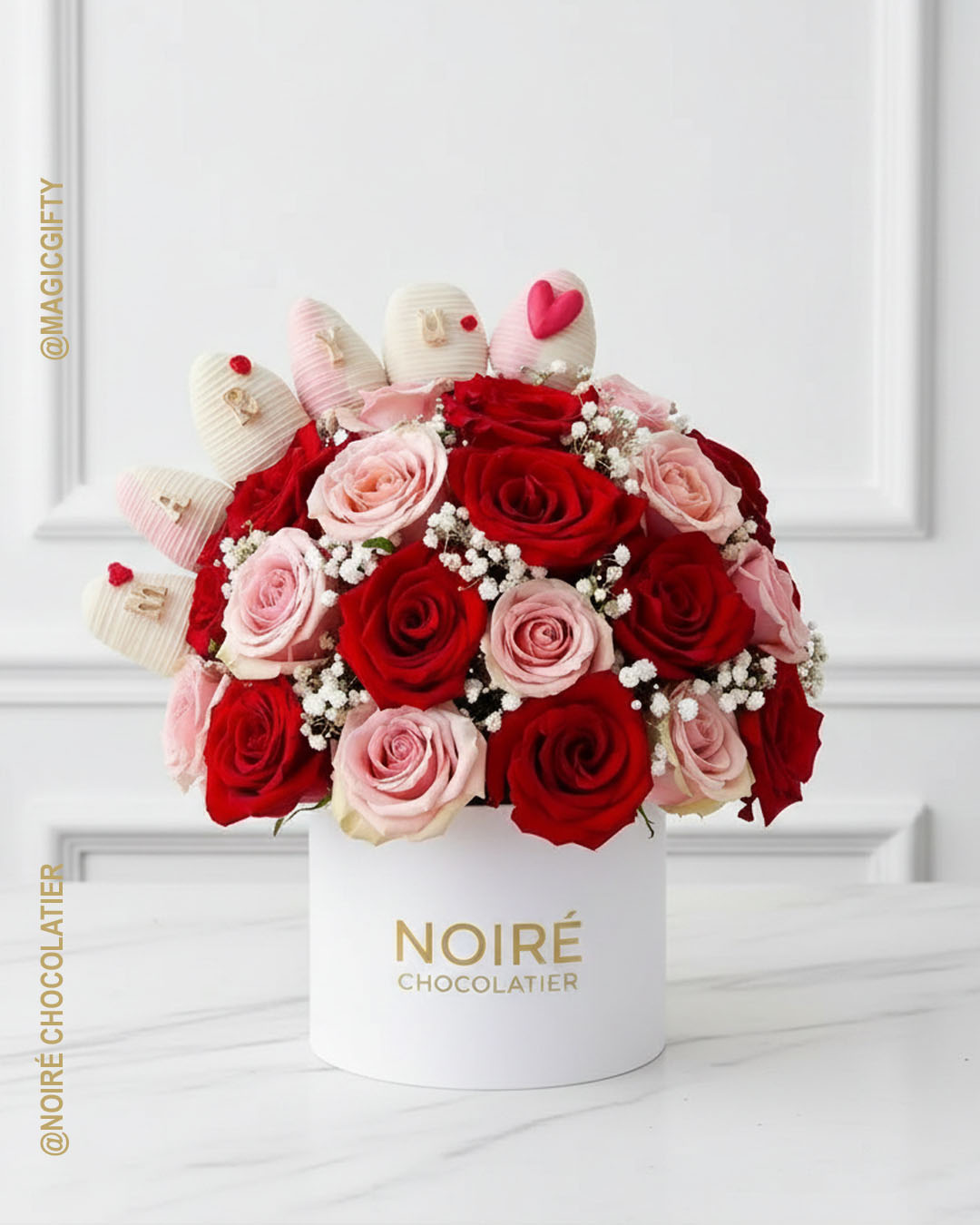 Arreglo Rosé Amor Rosas y Fresas Clásicas