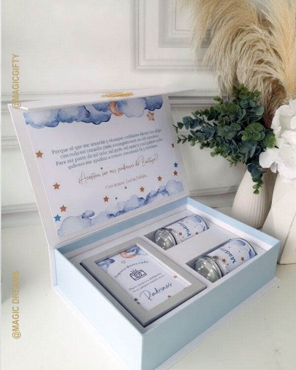 Box propuesta de padrinos de bautizo personalizada celeste con velitas y mensaje en Quito