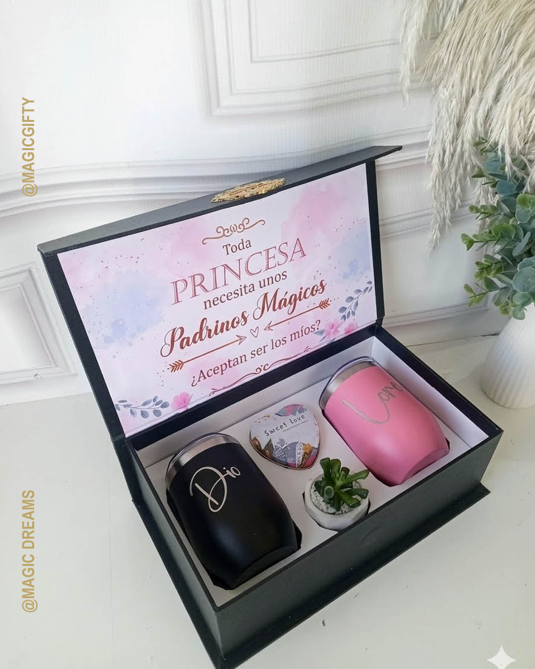 Caja tipo libro personalizada para propuesta de padrinos con vasos térmicos personalizados y suculenta, regalo premium
