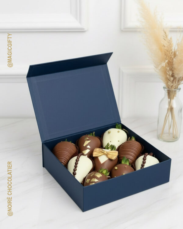 Caja azul de fresas cubiertas premium
