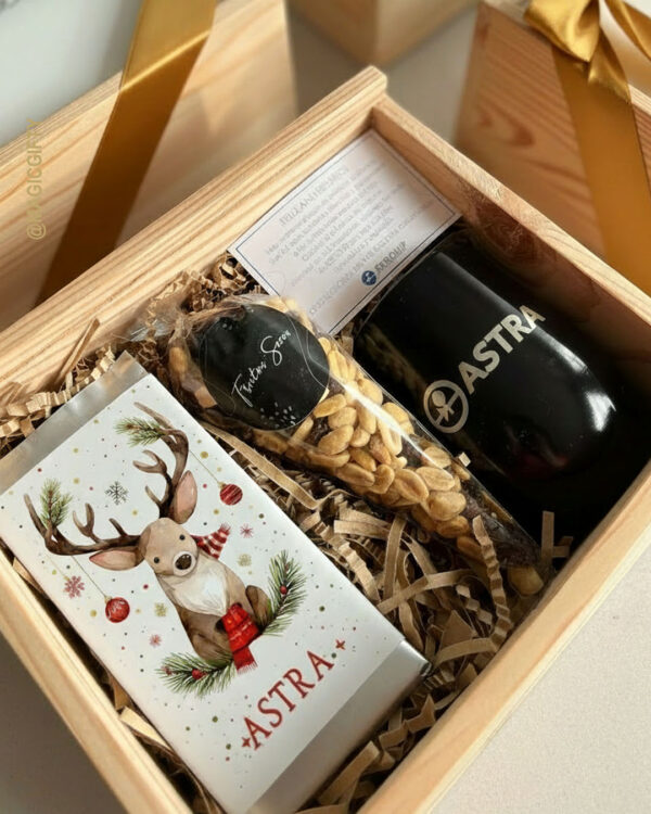 Astra Noir — Caja de Pino Corporativa